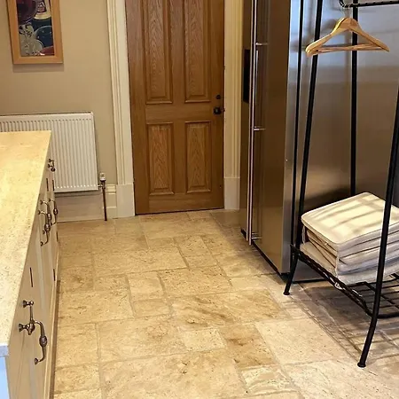 Exceptional Unique 5 Bedroom Manor House *