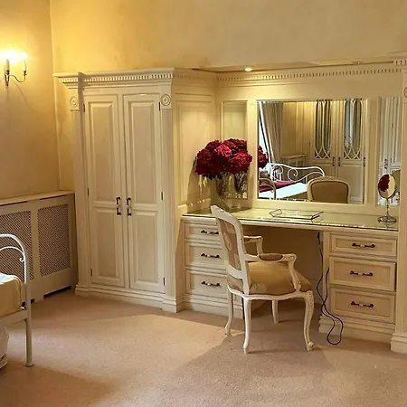 Exceptional Unique 5 Bedroom Manor House סקיפטון