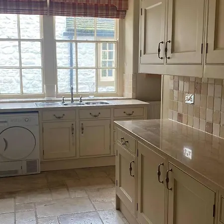 Exceptional Unique 5 Bedroom Manor House