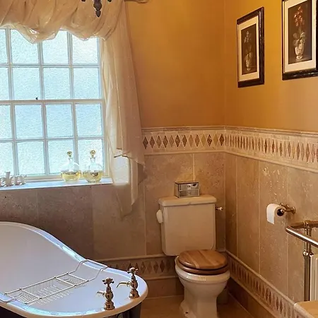 Exceptional Unique 5 Bedroom Manor House Prázdninový dům Skipton
