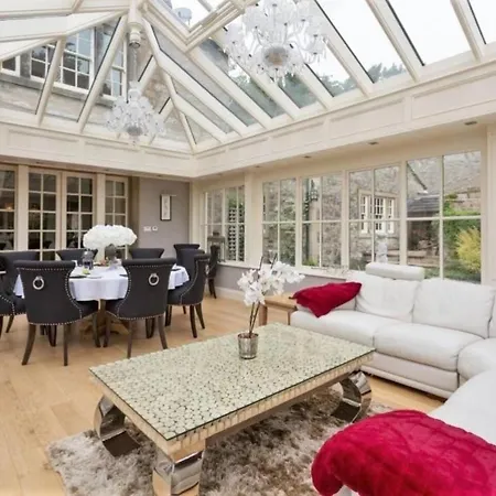 펜션 Exceptional Unique 5 Bedroom Manor House 스킵턴